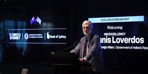 Ο υφυπουργός Εξωτερικών Γιάννης Λοβέρδος 