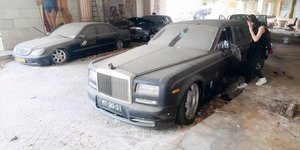Πανάκριβα παρατημένα αυτοκίνητα σε ξενοδοχείο στην Κίνα