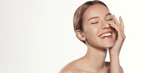 Πώς να πετύχετε ένα μακιγιάζ που κρύβει την κούραση