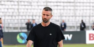 Ο Στέλιος Μαλεζάς στον πάγκο της ΑΕΛ Novibet