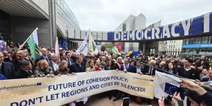 Διαμαρτυρία Ευρωπαίων Σοσιαλιστών έξω από το Ευρωκοινοβούλιο