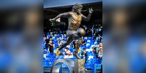 άγαλμα του Ντιέγκο Μαραντόνα