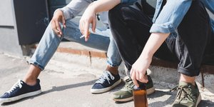 Mαθητές καπνίζουν και πίνουν