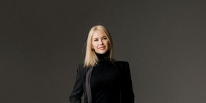 Τι σημαίνει το γεγονός ότι σου αρέσει να ντύνεσαι πάντα με μαύρα ρούχα, σύμφωνα με την Ψυχολογία;