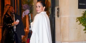 Η Μέγκαν Μαρκλ στην επίδειξη του οίκου Balenciaga