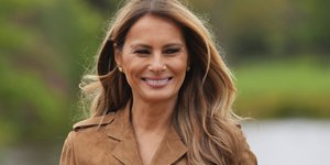 Η Μελάνια Τραμπ χαμογελαστή