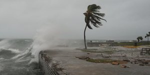 Τρομάζει το πέρασμα του τυφώνα «Μελίσα» από την Τζαμάικα