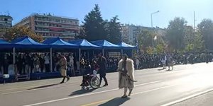 Ο μικρός Γιαννάκης, συμμετείχε στην παρέλαση της 28ης Οκτωβρίου στη Θεσσαλονίκη