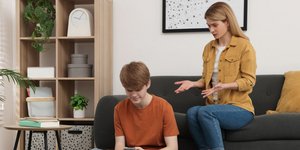 Πώς να μιλήσετε σε ένα παιδί που δεν σας ακούει: Στρατηγικές που λειτουργούν