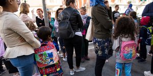 Μητέρες με παιδιά στο Τορίνο της βόρειας Ιταλίας