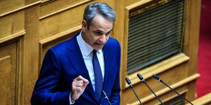 Ο πρωθυπουργός Κυριάκος Μητσοτάκης στο βήμα της Βουλής