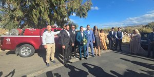 Πυροσβεστικό όχημα συνόδευσε τον γαμπρό μέχρι την εκκλησία στη Μύκονο