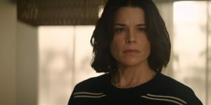 Η Νεβ Κάμπελ επιστρέφει στο Scream 7