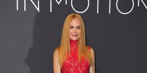 Η Νικόλ Κίντμαν με νέο hair look αποπνέει αβίαστη γαλλική κομψότητα στο Παρίσι