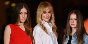 Η Νικόλ Κίντμαν με τις κόρες της Σάντεϊ Ρόουζ και Φέιθ Μάργκαρετ