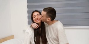 Η Νόα Αργκαμάνι με τον σύντροφό της