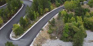 Η πιο όμορφη λίμνη της Ελλάδας απέκτησε έναν νέο δρόμο