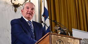 Ο Κώστας Καραμανλής στην ομιλία του στην Παλαιά Βουλή