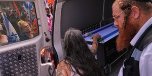 Η Χαμάς παρέδωσε φέρετρο με λείψανα ομήρου στον Ερυθρό Σταυρό