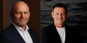 Οι κκ Καράς (ΟΠΑΠ) και Κομάρεκ (Allwyn)