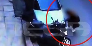 Γυναίκα σκίζει ελαστικά αυτοκινήτων με αιχμηρό αντικείμενο στο Παγκράτι