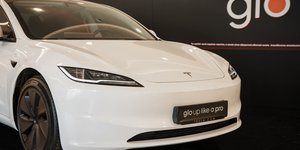 «glo up like a pro & win» με Tesla Model 3