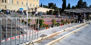 Οι εξέδρες των επισήμων μπροστά από των Αγνωστο Στρατιώτη 