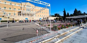 Προετοιμασίες για την παρέλαση στο Σύνταγμα