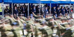 Φωτογραφίες: Η τεράστια εξέδρα των επισήμων στην παρέλαση της Θεσσαλονίκης -Όλοι όσοι πήγαν