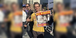 Ο Πέδρο Πασκάλ σε συγκέντρωση κατά του Τραμπ