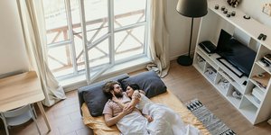 Όσο κι αν οι ερωτικές ιστορίες θέλουν το πάθος να διαρκεί για πάντα, η πραγματικότητα των μακροχρόνιων σχέσεων μοιάζει πιο γήινη / PEXELS