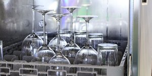 Ποτήρια σε πλυντήριο πιάτων