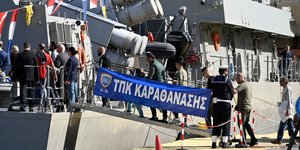 Πλήθος κόσμου στα πλοία του Πολεμικού ναυτικού