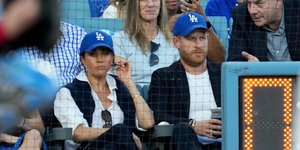 Ο πρίγκιπας Χάρι και η Μέγκαν Μαρκλ σε γήπεδο μπέιζμπολ