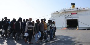 Αιτούντες άσυλο στο λιμάνι του Ηρακλείου στην Κρήτη
