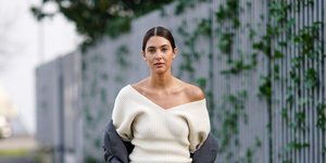 Πλεκτό με V λαιμόκοψη: 7 τρόποι να το φορέσεις κομψά όλη την εβδομάδα