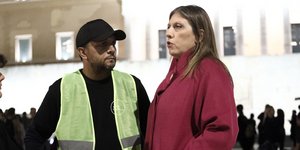 Πάνος Ρούτσι και Ζωή Κωνσταντοπούλου μπροστά στο μνημείο του Άγνωστου Στρατιώτη 