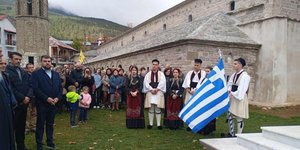 Παρέλαση στο υψηλότερο χωριό στην Ελλάδα, τη Σαμαρίνα 