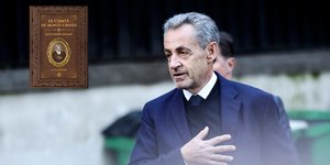 Ο Νικολά Σαρκοζί με βιβλίο του Δούμα