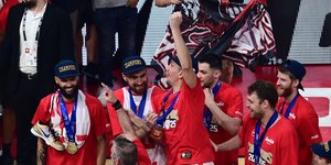 Βραβεύονται αύριο Βεζένκοφ, Φουρνιέ και Μιλουτίνοφ ως μέλη της καλύτερης πεντάδας της περσινής GBL