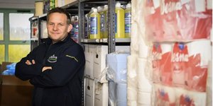 Ο Βρετανός Μπεν Τζάιλς είναι ο άνθρωπος που καθαρίζει ενδελεχώς ό,τι δεν μπορεί να καθαριστεί / FACEBOOK