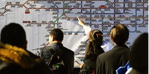 Η υπόσχεση είναι απλή και σαγηνευτική: ένα ταξίδι χωρίς γλωσσικές τριβές, παραγγελίες χωρίς άγχος / GETTY