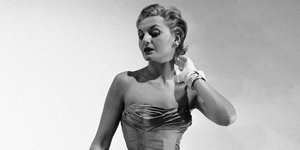 Φωτογράφιση του σχεδιαστή Philip Mangone του 1952/ AP Images