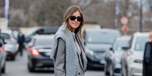 γυναίκα με σακάκι