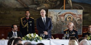 Ο ΠτΔ Κωνσταντίνος Τασούλας σε γεύμα στη Λέσχη Αξιωματικών Φρουράς Θεσσαλονίκης