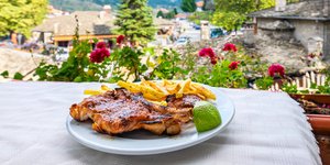 Ελληνικό πιάτο σε ταβέρνα 