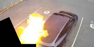 Φωτιά σε φορτιστή αυτοκινήτου 