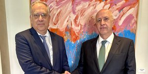 O υπουργός Ανάπτυξης Τάκης Θεοδωρικάκος με τον πρόεδρο του Συνδέσμου Επιχειρήσεων και Βιομηχανιών, Σπύρο Θεοδωρόπουλο. 