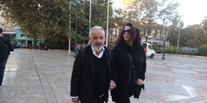 Ο Χρήστος Θηβαίος στο τελευταίο αντίο στον Διονύση Σαββόπουλο