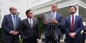 Τζόνσον, Θουν και Βανς κάνουν δηλώσεις έξω από τον Λευκό Οίκο